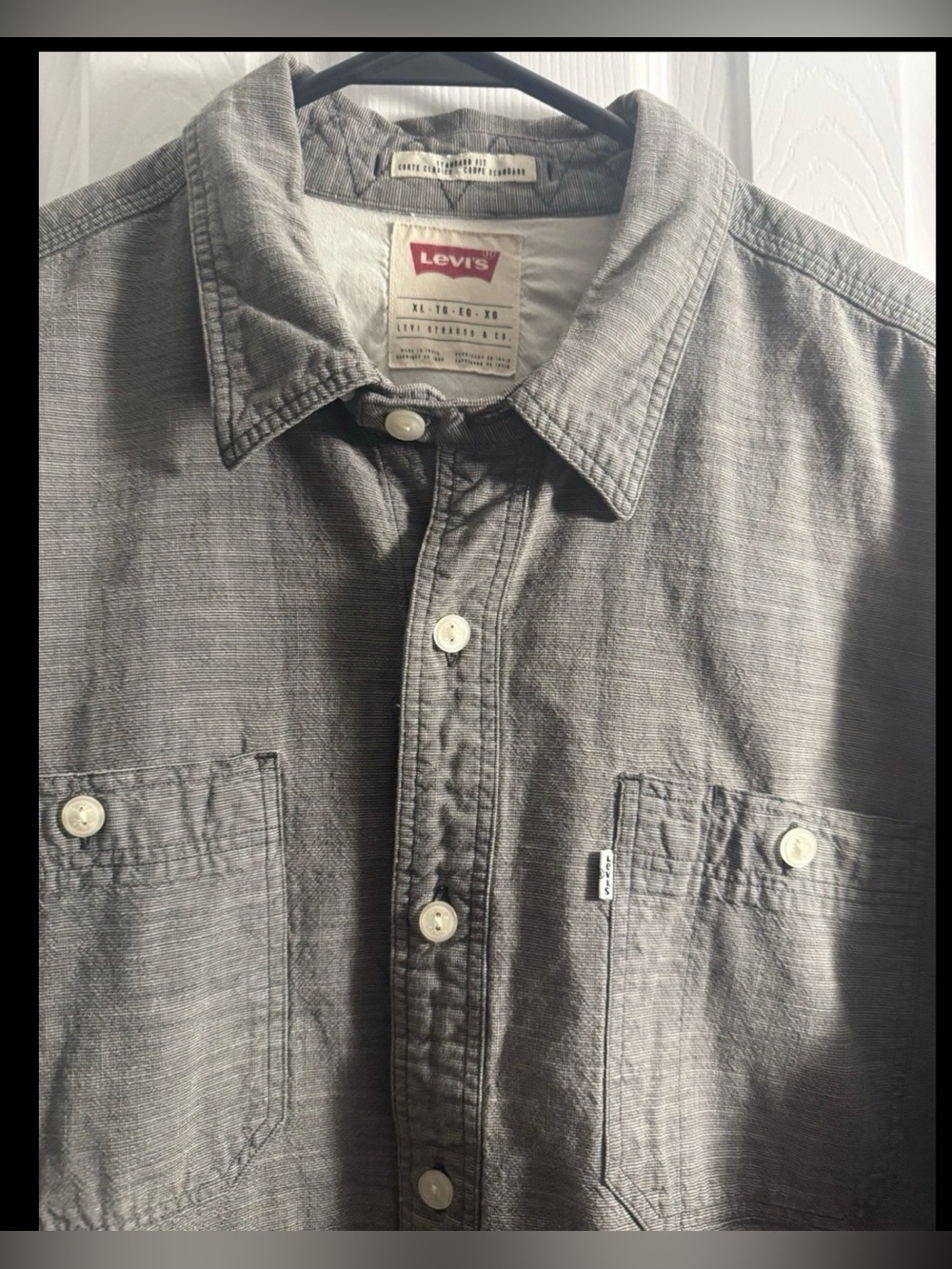 Levi's Men's Light Gray Casual Button-Down Shirt